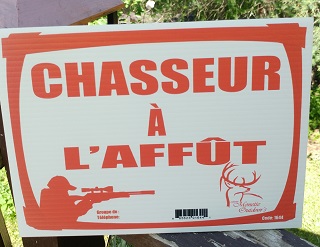 Ferme Monette Affiche Chasseur Affut